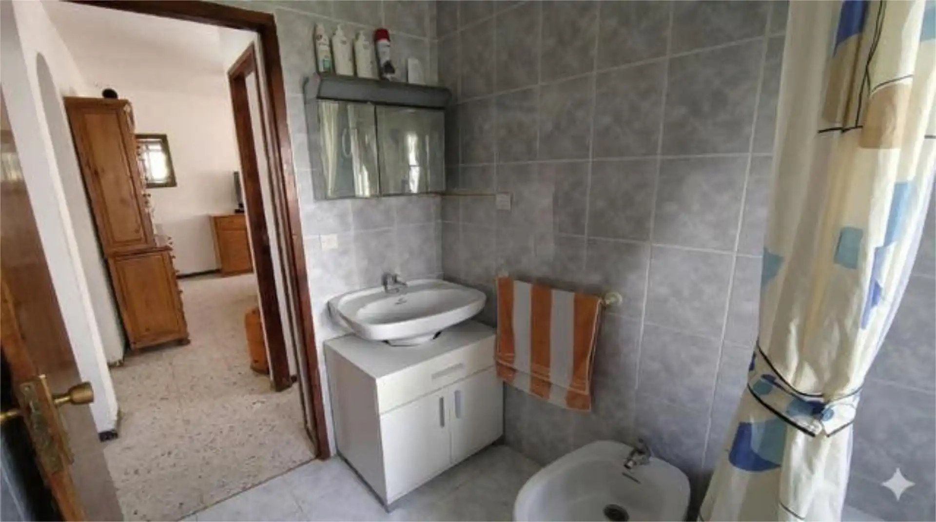 Piso en venta en San Nicolás del Puerto Baño de Piso en venta en San Nicolás del Puerto con Jardín privado, Trastero y Piscina