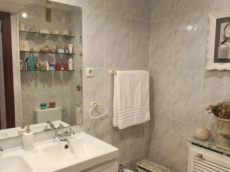 Piso en venta en Calle de los Hermanos García Noblejas, 158, Pueblo Nuevo Baño de Piso en venta en Madrid con Aire acondicionado, Calefacción y Parquet