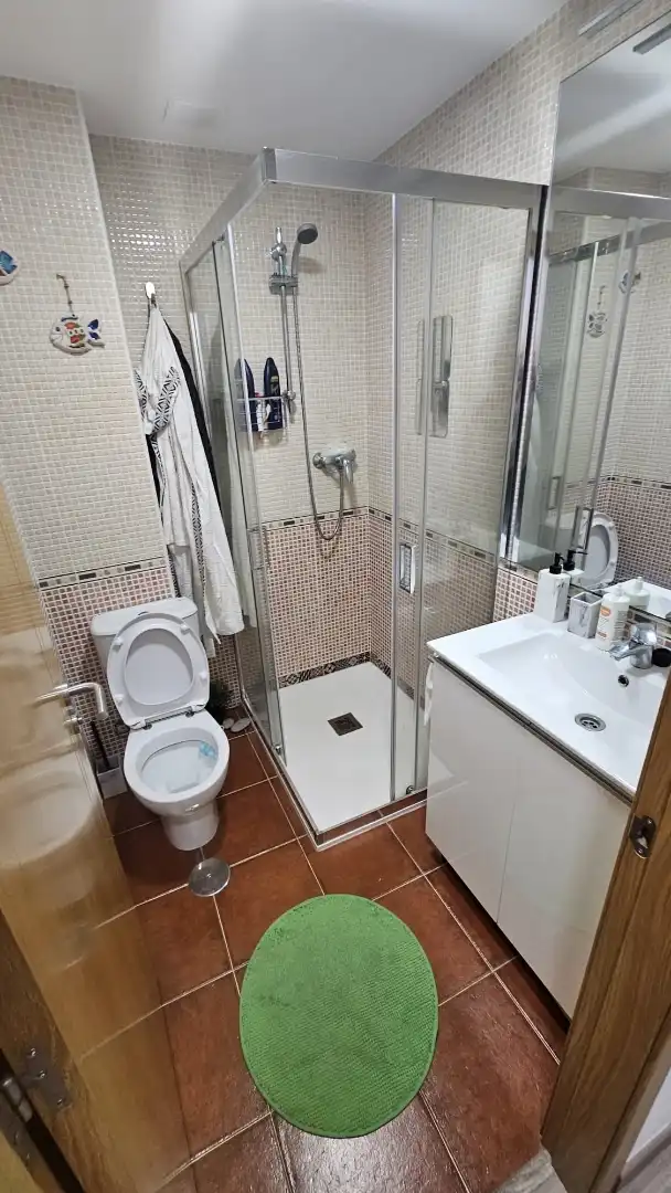Baño de Piso de alquiler en Rianxo con Parquet, Terraza y Amueblado