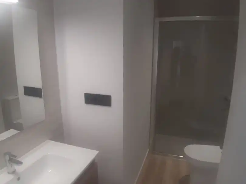 Flat for rent in Calle Lucas de Tuy, 17, Centro Ciudad Bathroom of Flat for rent in León Capital with Air Conditioner, Heating and Parquet flooring