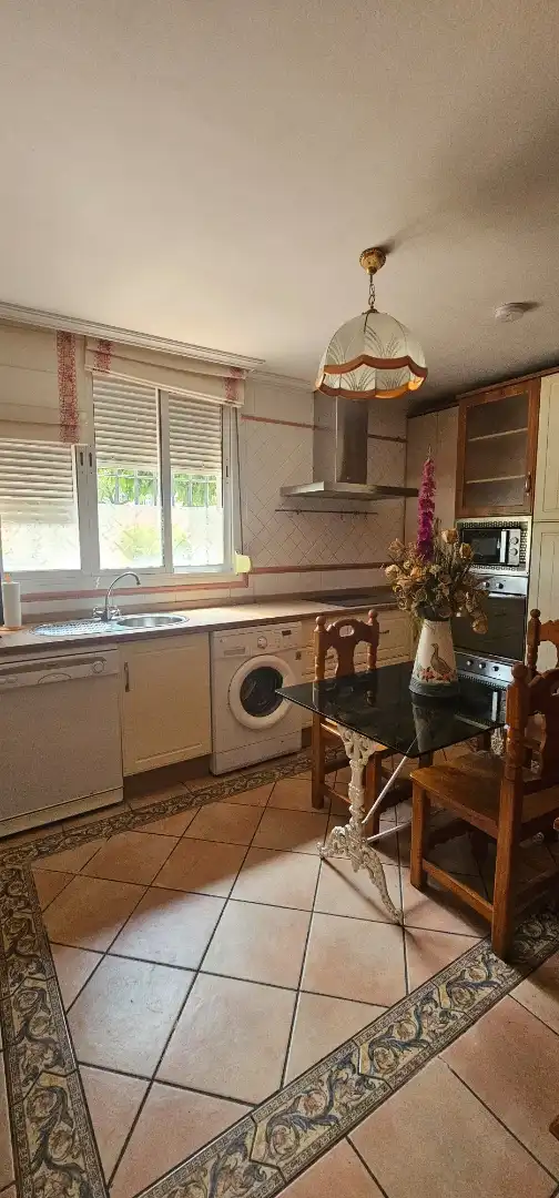 Cocina de Apartamento de alquiler en Sevilla con Aire acondicionado, Calefacción y Amueblado