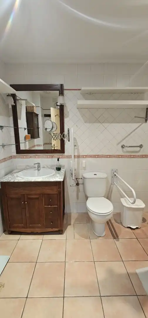 Baño de Apartamento de alquiler en Sevilla con Aire acondicionado, Calefacción y Amueblado