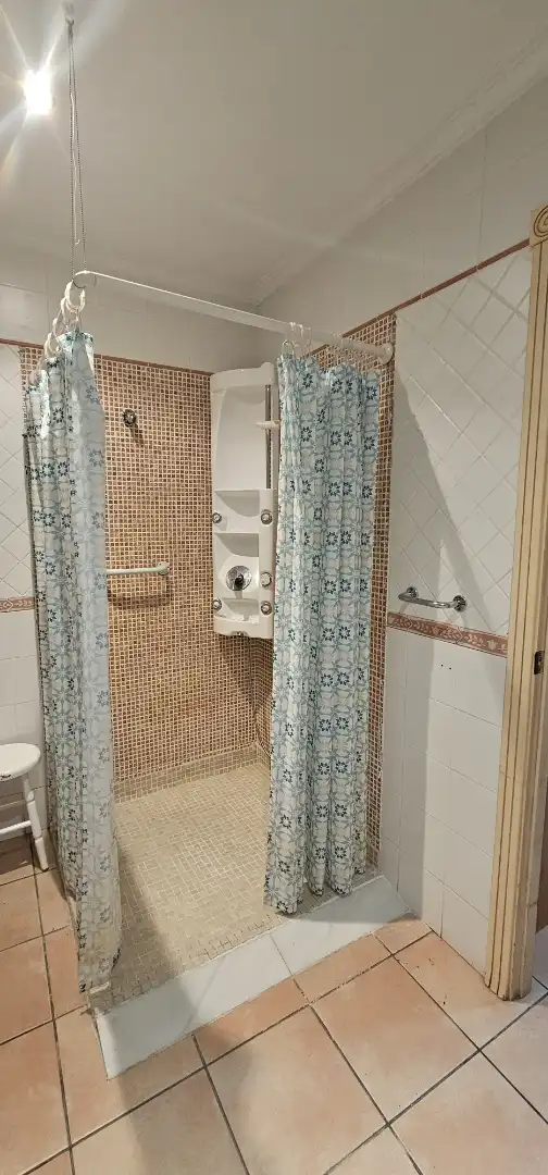 Baño de Apartamento de alquiler en Sevilla con Aire acondicionado, Calefacción y Amueblado