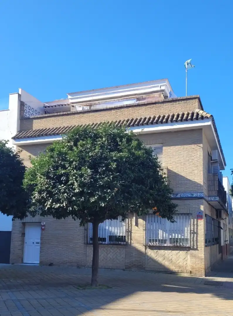 Apartament de lloguer a Plaza de Anita, 11, Barrio León Vista exterior de Apartament de lloguer en Sevilla amb Aire condicionat, Calefacció i Moblat