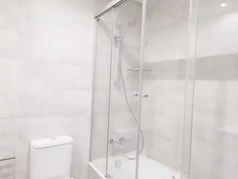 Piso de alquiler en Carrer Montsolis, 6, Sant Hilari Sacalm Baño de Piso de alquiler en Sant Hilari Sacalm con Balcón