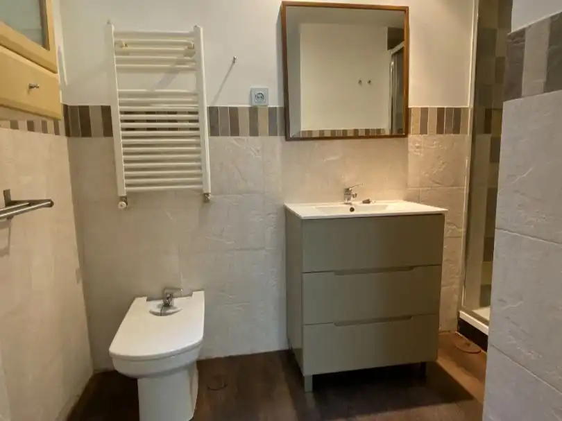Flat for rent in Calle del Alcalde Sainz de Baranda, 105, Estrella Bathroom of Flat for rent in Madrid with Air Conditioner and Heating
