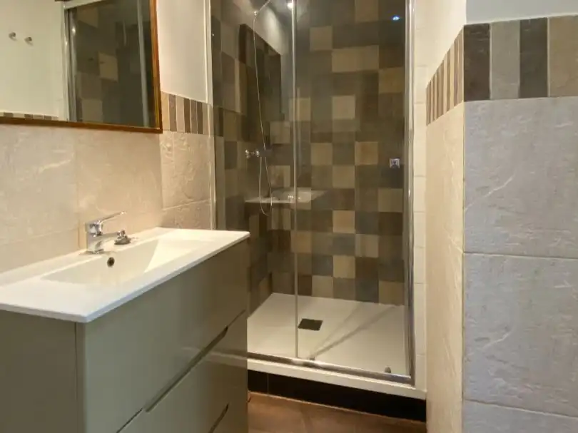 Flat for rent in Calle del Alcalde Sainz de Baranda, 105, Estrella Bathroom of Flat for rent in Madrid with Air Conditioner and Heating