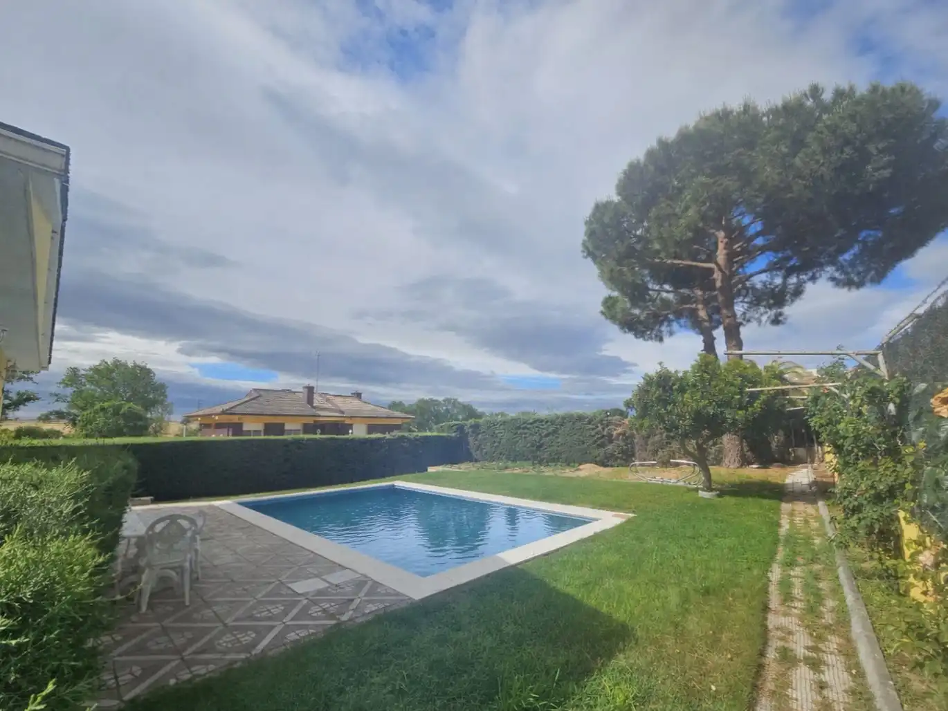 Jardí de Casa o xalet en venda en Móstoles amb Aire condicionat, Terrassa i Piscina