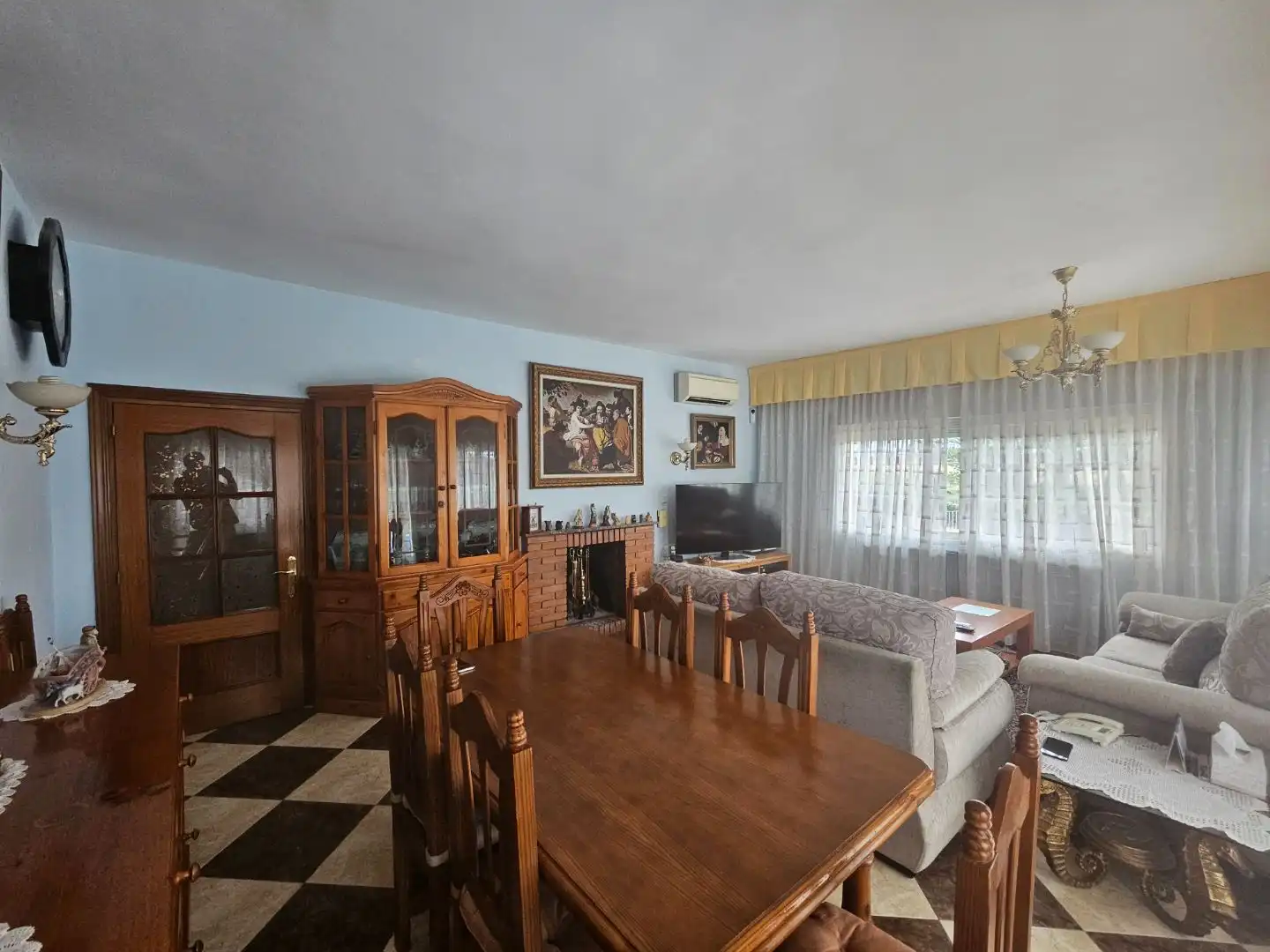 Sala d'estar de Casa o xalet en venda en Móstoles amb Aire condicionat, Terrassa i Piscina