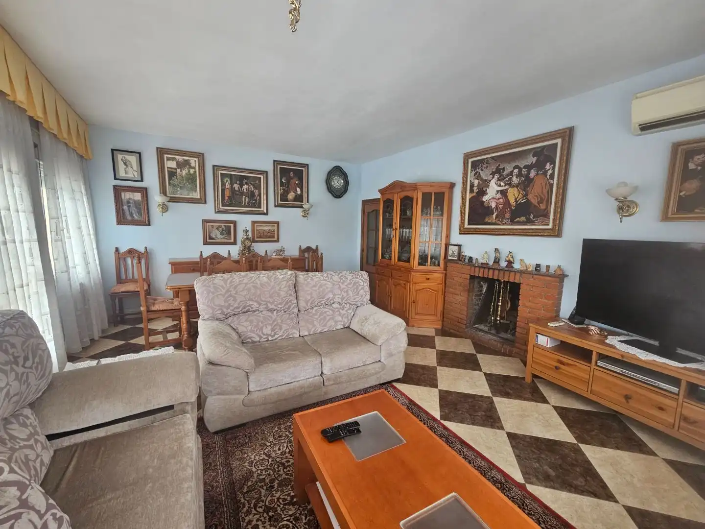 Sala d'estar de Casa o xalet en venda en Móstoles amb Aire condicionat, Terrassa i Piscina
