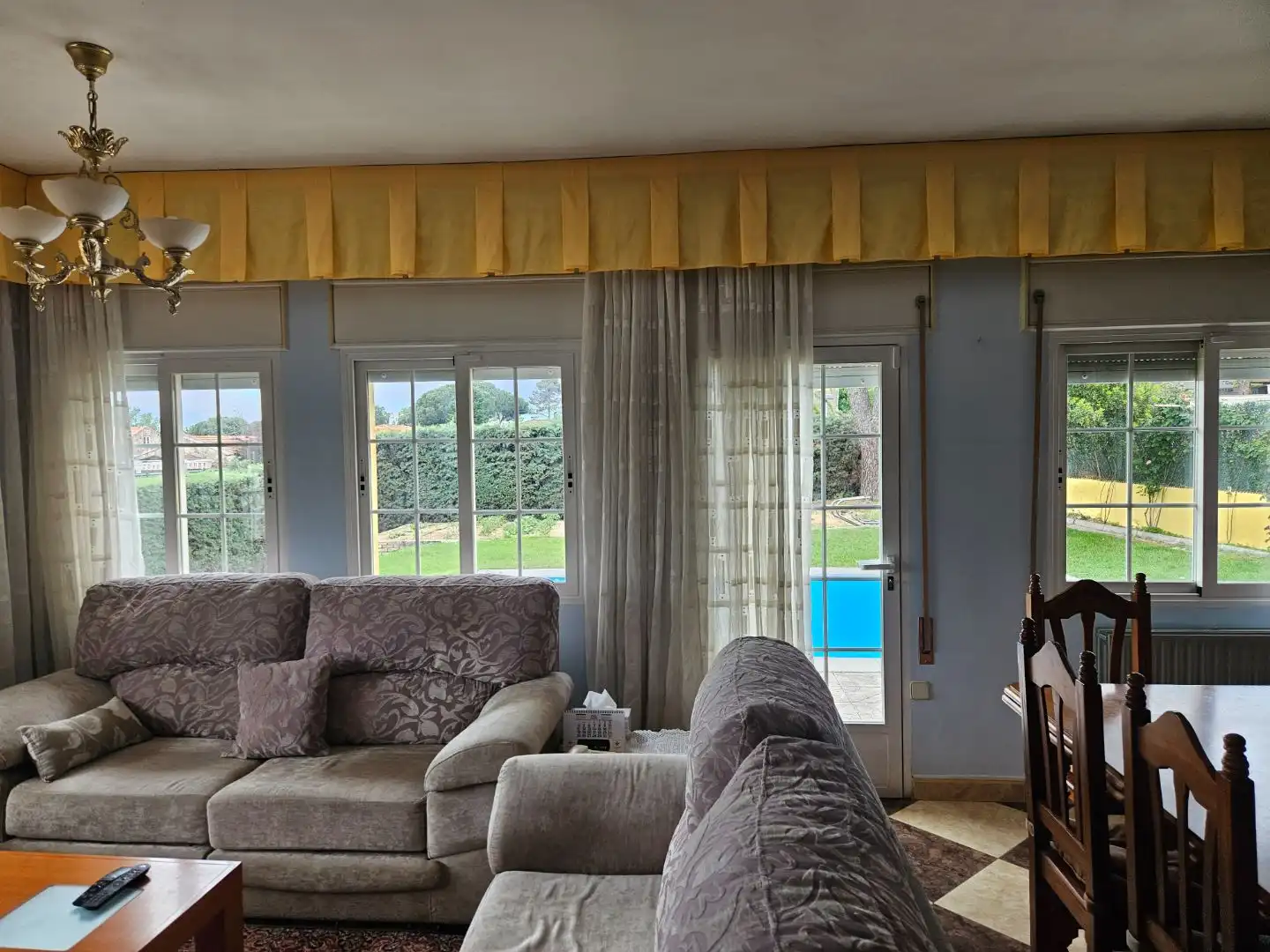 Sala d'estar de Casa o xalet en venda en Móstoles amb Aire condicionat, Terrassa i Piscina