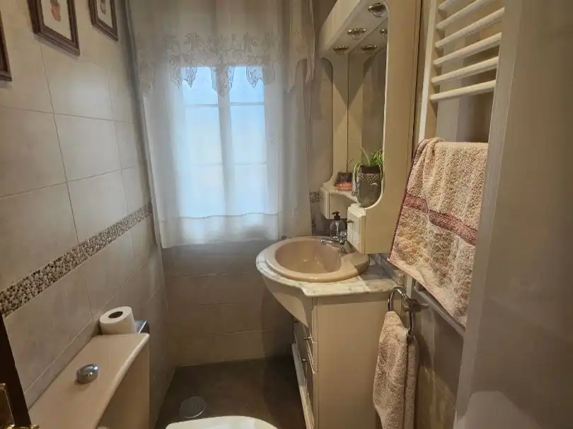 Bany de Casa o xalet en venda en Móstoles amb Aire condicionat, Terrassa i Piscina