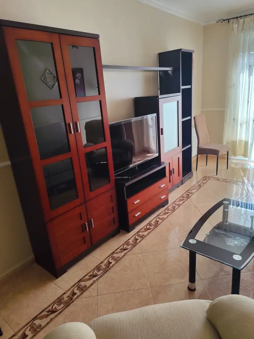 Piso de alquiler en Calle Platón, 17, Norte Sala de estar de Piso de alquiler en Mérida con Aire acondicionado, Terraza y Trastero