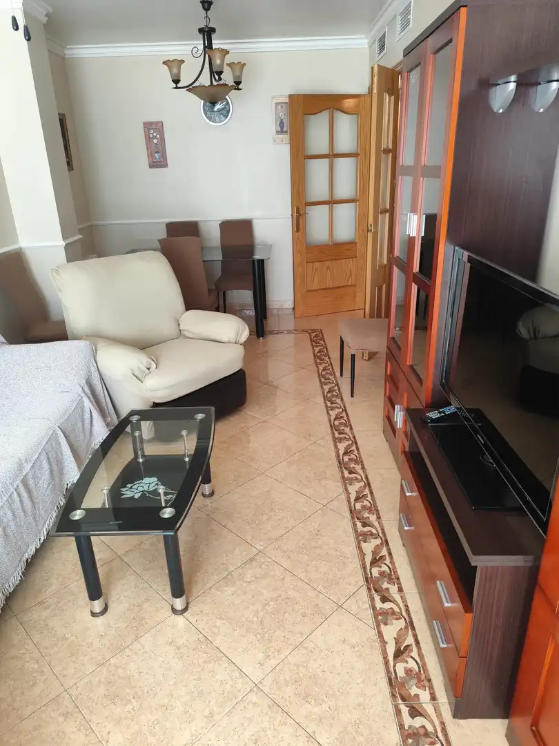 Piso de alquiler en Calle Platón, 17, Norte Sala de estar de Piso de alquiler en Mérida con Aire acondicionado, Terraza y Trastero