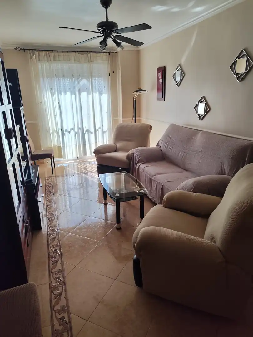Piso de alquiler en Calle Platón, 17, Norte Sala de estar de Piso de alquiler en Mérida con Aire acondicionado, Terraza y Trastero