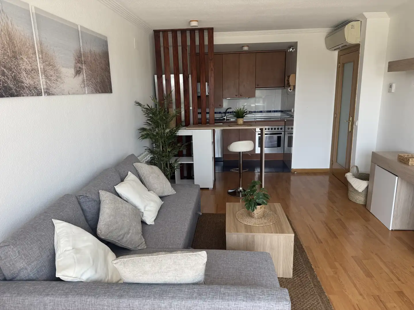 Piso de alquiler en Calle de la Princesa de Éboli, 96, Sanchinarro Sala de estar de Piso de alquiler en Madrid con Aire acondicionado, Calefacción y Jardín privado