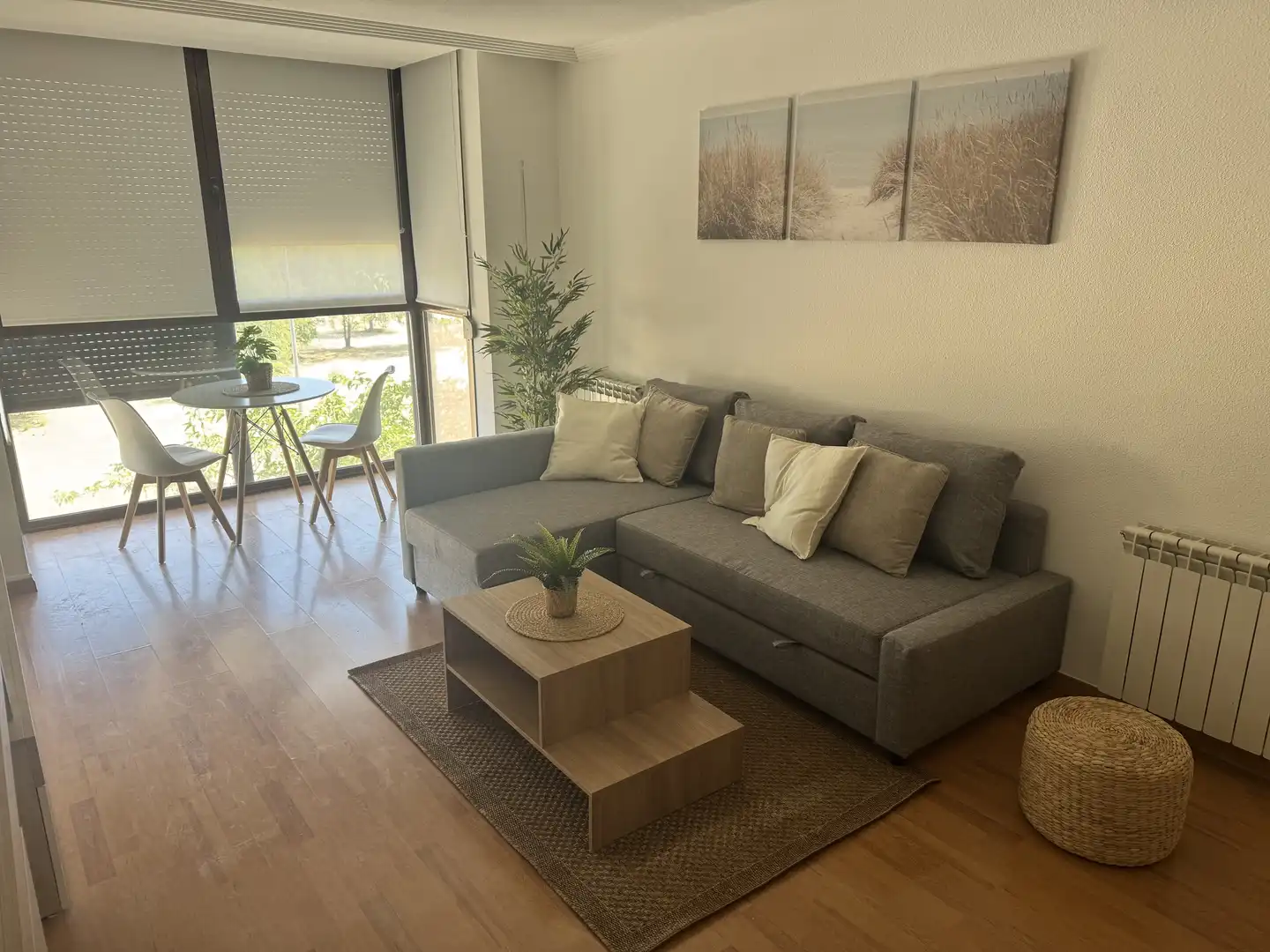 Piso de alquiler en Calle de la Princesa de Éboli, 96, Sanchinarro Sala de estar de Piso de alquiler en Madrid con Aire acondicionado, Calefacción y Jardín privado
