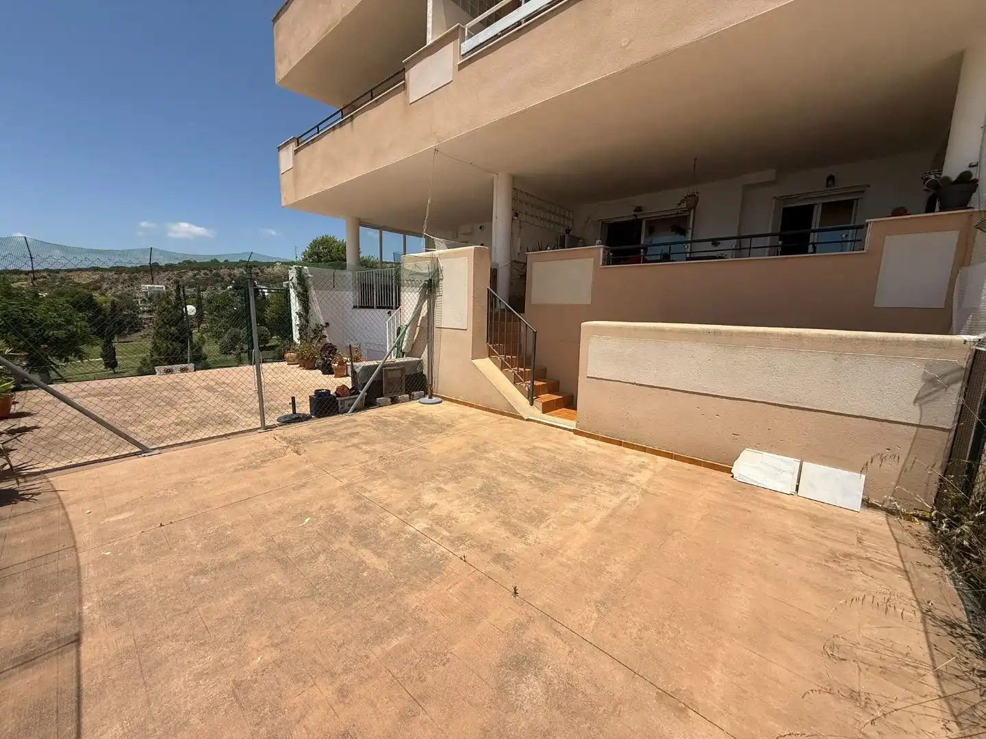 Pis en venda a Calle Doña Julia, 1, Doña Julia Golf Vista exterior de Pis en venda en Casares amb Aire condicionat, Terrassa i Piscina