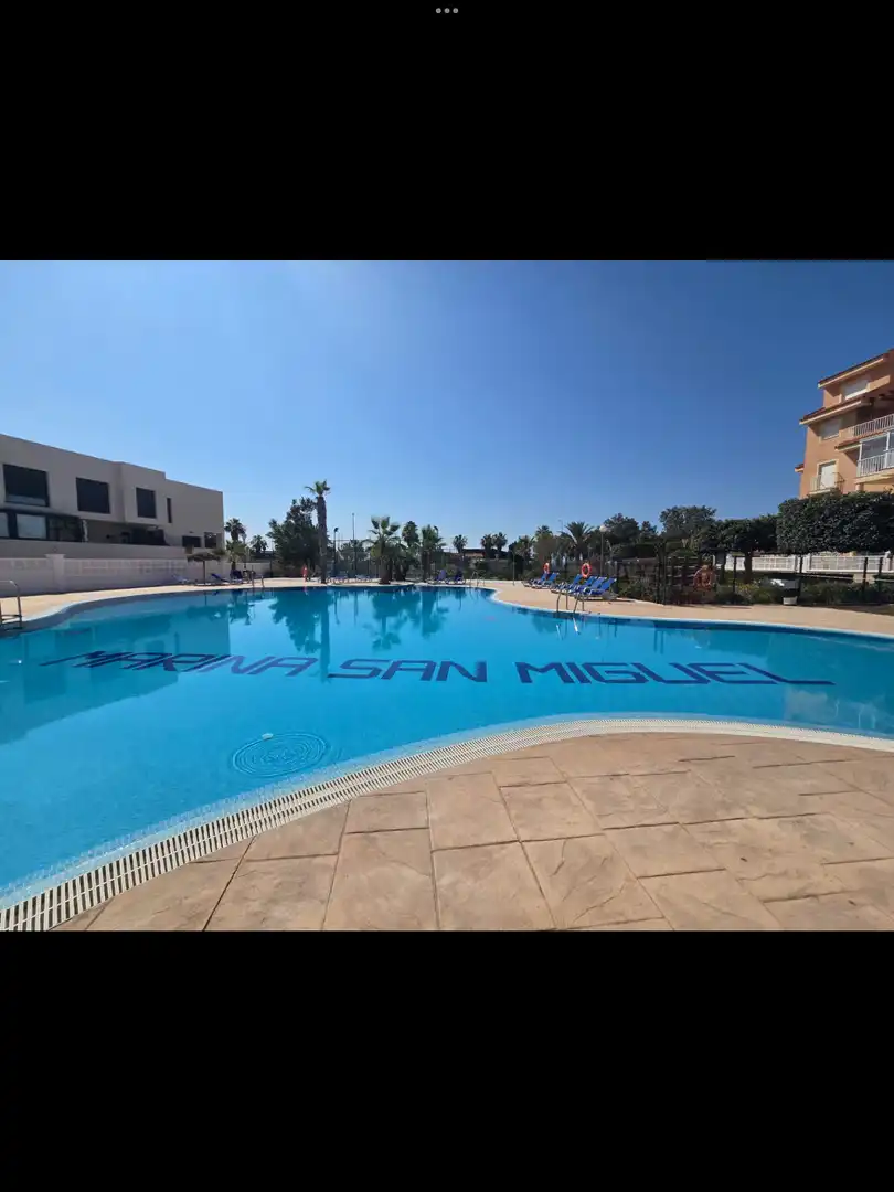 Wohnung zur Miete in Calle Salazón, 2, Almerimar Schwimmbecken von Wohnung zur Miete in El Ejido mit Klimaanlage, Terrasse und Schwimmbad