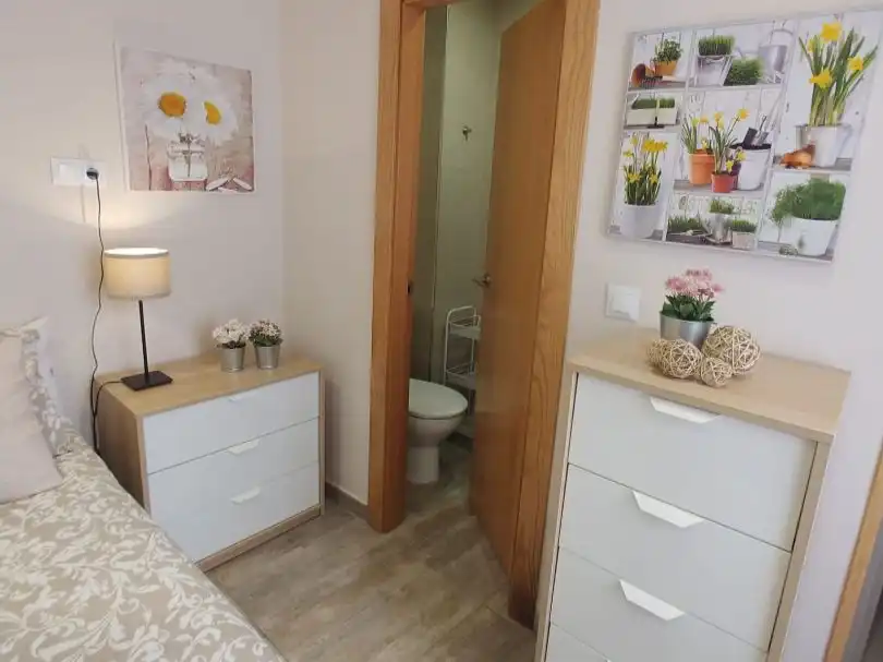 Ático de alquiler en Calle Verónica de la Magdalena, 12, Centro - Sagrario Baño de Ático de alquiler en Granada Capital con Aire acondicionado, Terraza y Balcón