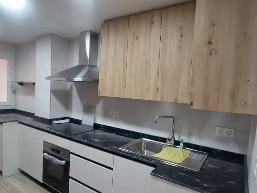 Room in Calle Mirlo, 9, Pajaritos Kitchen of Flat for share in Granada with Air Conditioner, Heating and Terrace