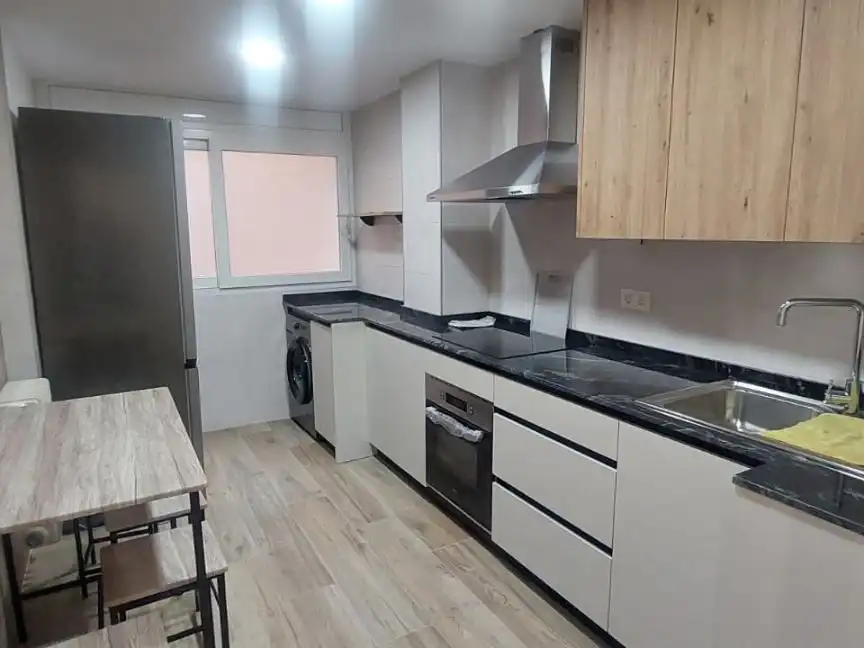 Room in Calle Mirlo, 9, Pajaritos Kitchen of Flat for share in Granada with Air Conditioner, Heating and Terrace