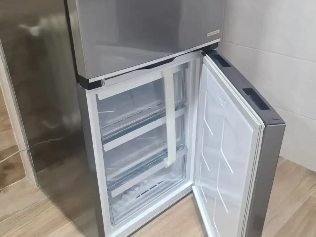 Room in Calle Mirlo, 9, Pajaritos Kitchen of Flat for share in Granada with Air Conditioner, Heating and Terrace