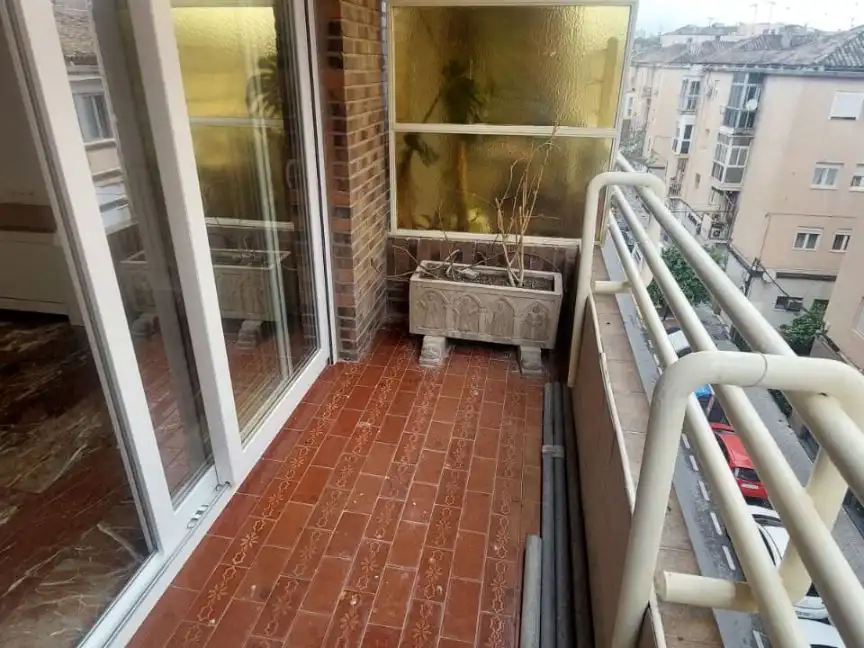 Room in Calle Mirlo, 9, Pajaritos Balcony of Flat for share in Granada with Air Conditioner, Heating and Terrace