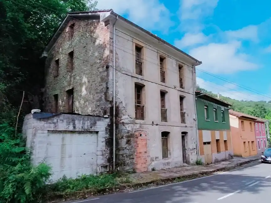 Casa adosada en venda a Sotrondio - Figaredo, 21, Zona Rural Casa adosada en venda a Sotrondio - Figaredo, 21, Zona Rural