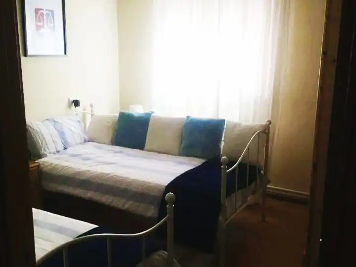 Piso en venta en Calle Cabrales, 118, Gijón Habitación de Piso en venta en Gijón