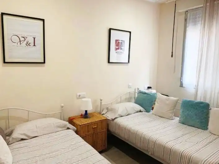 Piso en venta en Calle Cabrales, 118, Gijón Habitación de Piso en venta en Gijón