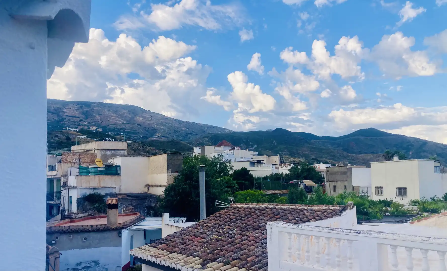 Casa adosada en venda a Calle Nueva, 32, Órgiva Vista exterior de Casa adosada en venda en Órgiva amb Terrassa, Moblat i Balcó