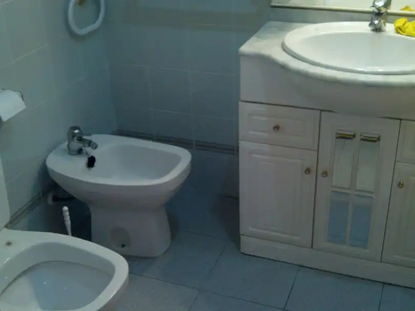 Flat for rent in Calle Yeste, 15, Parque Sur Bathroom of Flat for rent in Albacete with Heating, Parquet flooring and Terrace