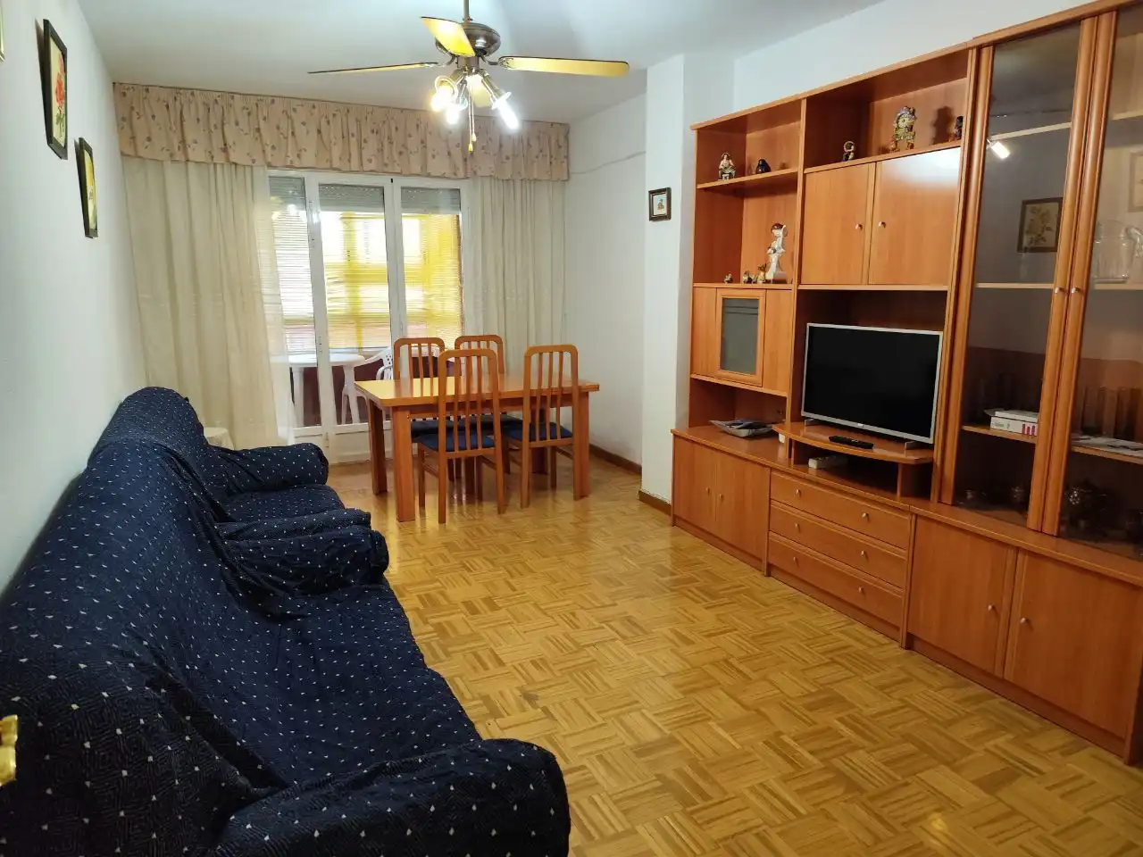 Flat for rent in Calle Yeste, 15, Parque Sur Living room of Flat for rent in Albacete with Heating, Parquet flooring and Terrace