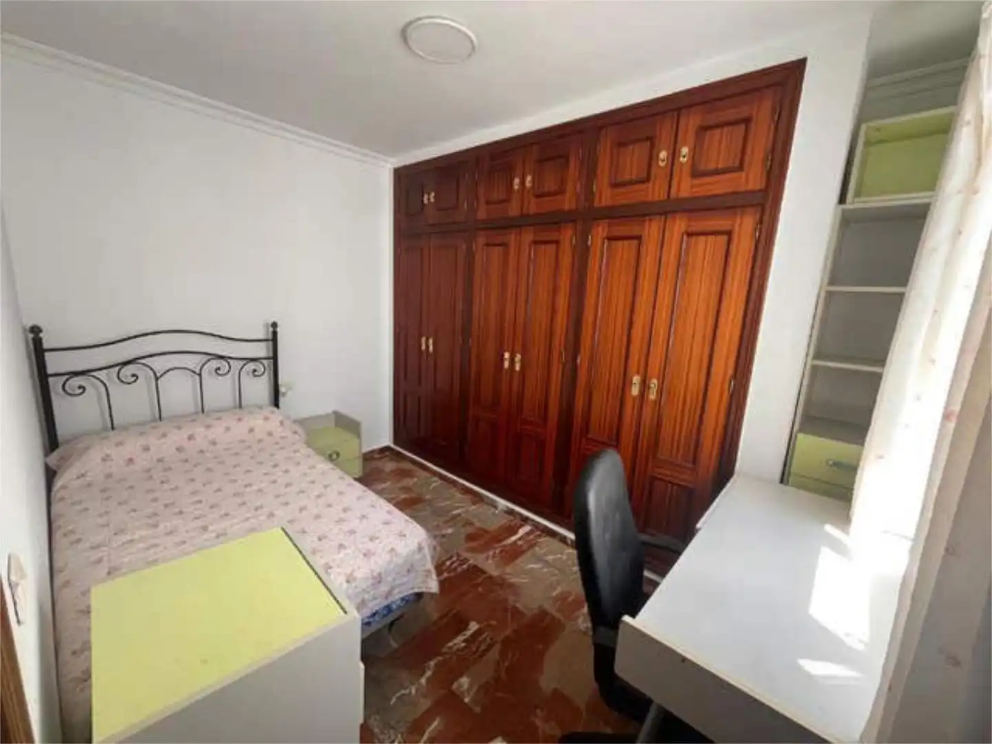 Habitación de Piso de alquiler en Huelva con Amueblado y Se aceptan mascotas