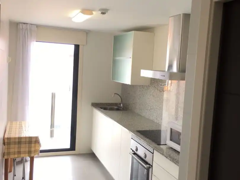 Piso de alquiler en Rúa Perú, 16, Santa Uxía de Ribeira Cocina de Piso de alquiler en Ribeira con Calefacción, Terraza y Amueblado