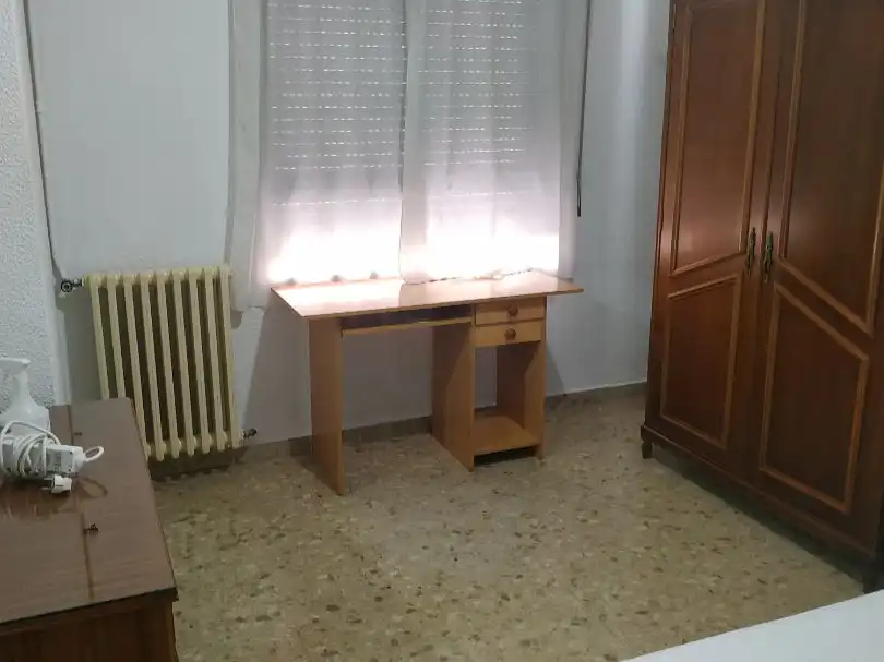 Pis de lloguer a Calle Hellín, 49, Hospital Dormitori de Pis de lloguer en Albacete amb Calefacció, Moblat i Balcó