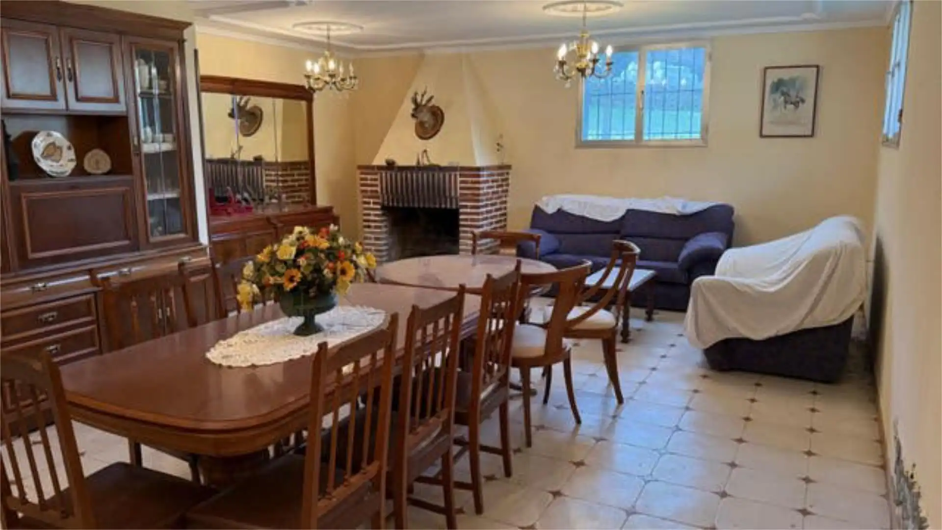 Esszimmer von Einfamilien-Reihenhaus zum Verkauf in Becerreá mit Privatgarten, Abstellraum und Möbliert