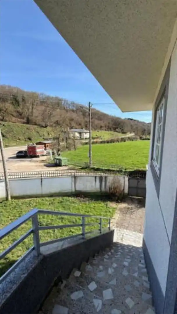 Einfamilien-Reihenhaus zum Verkauf in Becerreá mit Privatgarten, Abstellraum und Möbliert