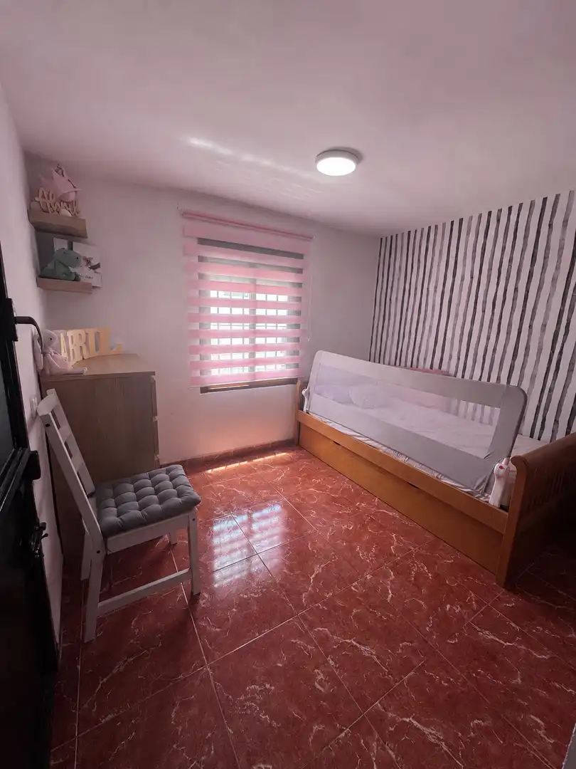 Casa adosada en venta en Calle Triana, 29, Colmenar Habitación de Casa adosada en venta en Colmenar con Aire acondicionado, Terraza y Balcón