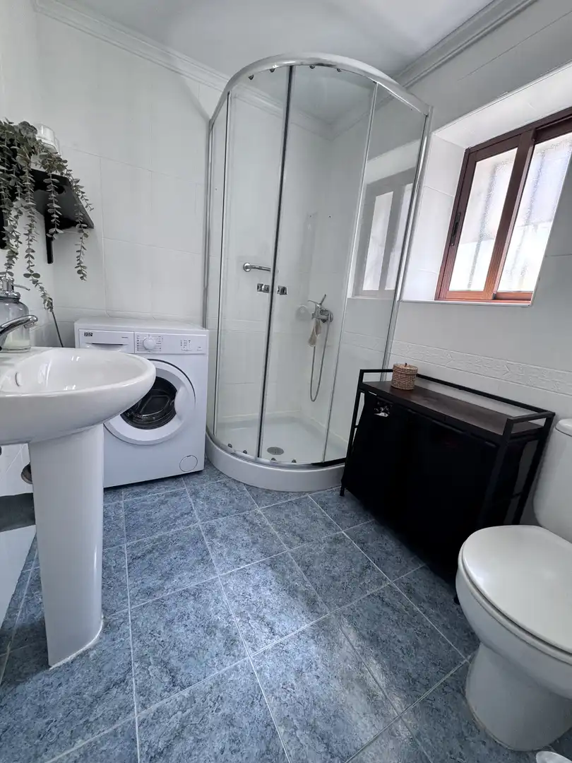 Casa adosada en venta en Calle Triana, 29, Colmenar Baño de Casa adosada en venta en Colmenar con Aire acondicionado, Terraza y Balcón