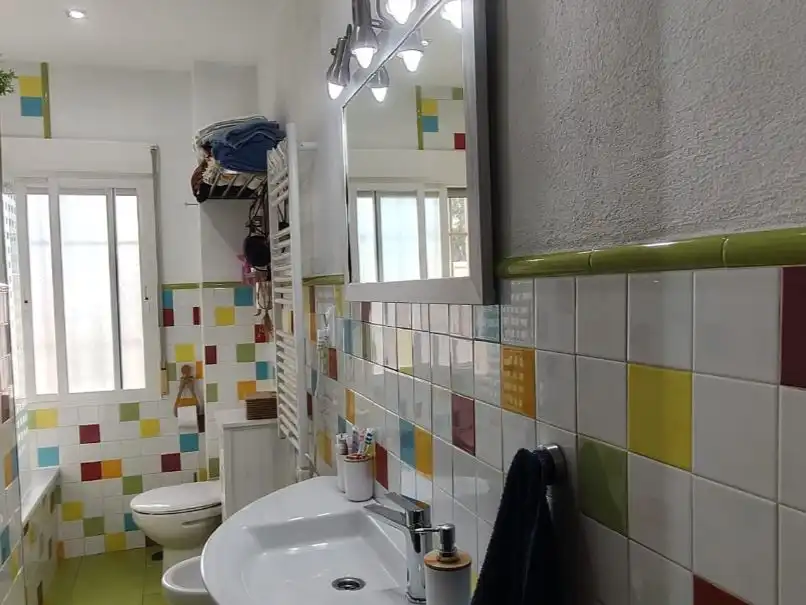 Flat for sale in Avenida de Rabanales, 14, Viñuela - Rescatado Bathroom of Flat for sale in Córdoba Capital with Air Conditioner and Balcony