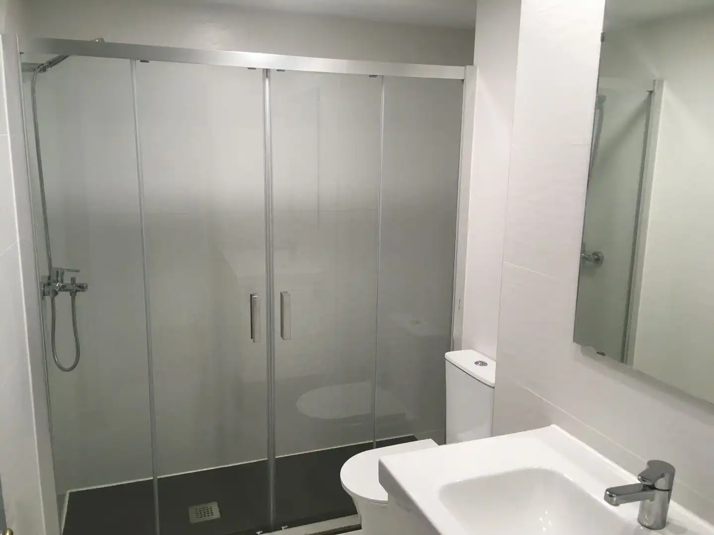 Flat for rent in Calle Menéndez Pidal, 2, San José Bathroom of Flat for rent in Huesca with Heating, Parquet flooring and Terrace