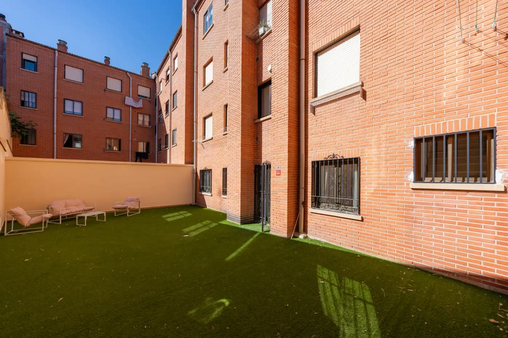 Piso en venta en Avenida Pocito de las Nieves, 17, Estación Vista exterior de Piso en venta en Las Rozas de Madrid con Aire acondicionado, Calefacción y Jardín privado