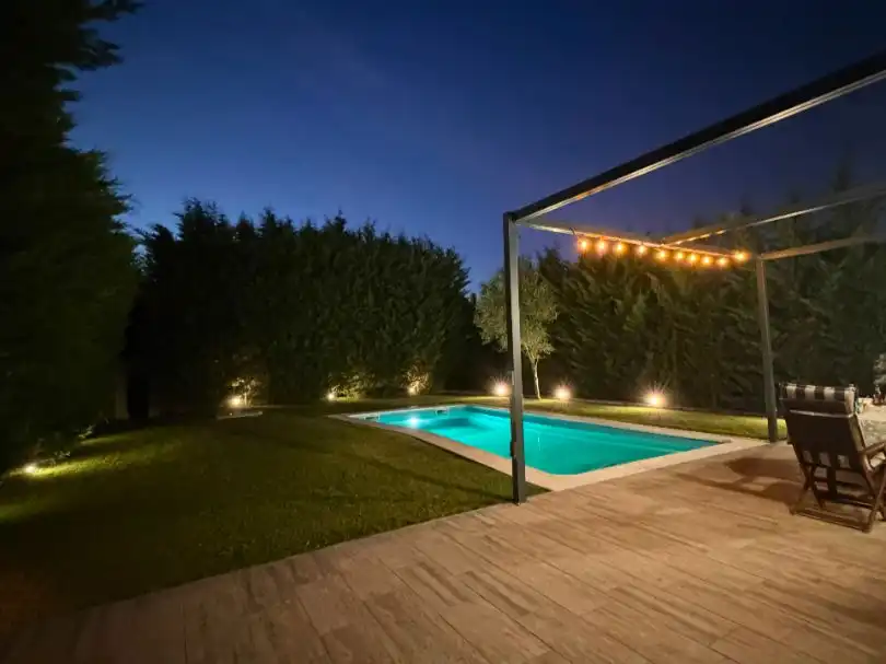 Houses for sale in Calle Cardiel, 1, Aldeamayor de San Martín Swimming pool of Houses for sale in Aldeamayor de San Martín with Air Conditioner, Terrace and Swimming Pool