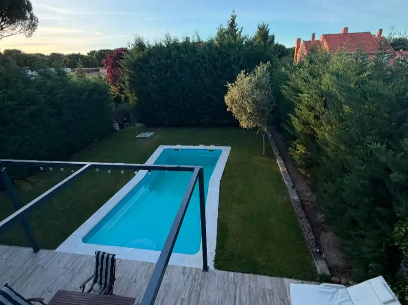 Houses for sale in Calle Cardiel, 1, Aldeamayor de San Martín Swimming pool of Houses for sale in Aldeamayor de San Martín with Air Conditioner, Terrace and Swimming Pool