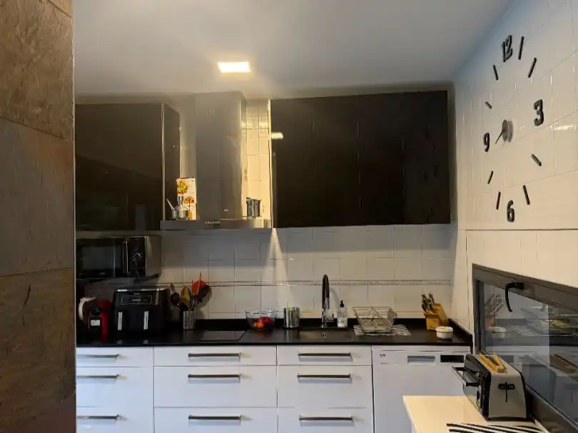 Houses for sale in Calle Cardiel, 1, Aldeamayor de San Martín Kitchen of Houses for sale in Aldeamayor de San Martín with Air Conditioner, Terrace and Swimming Pool