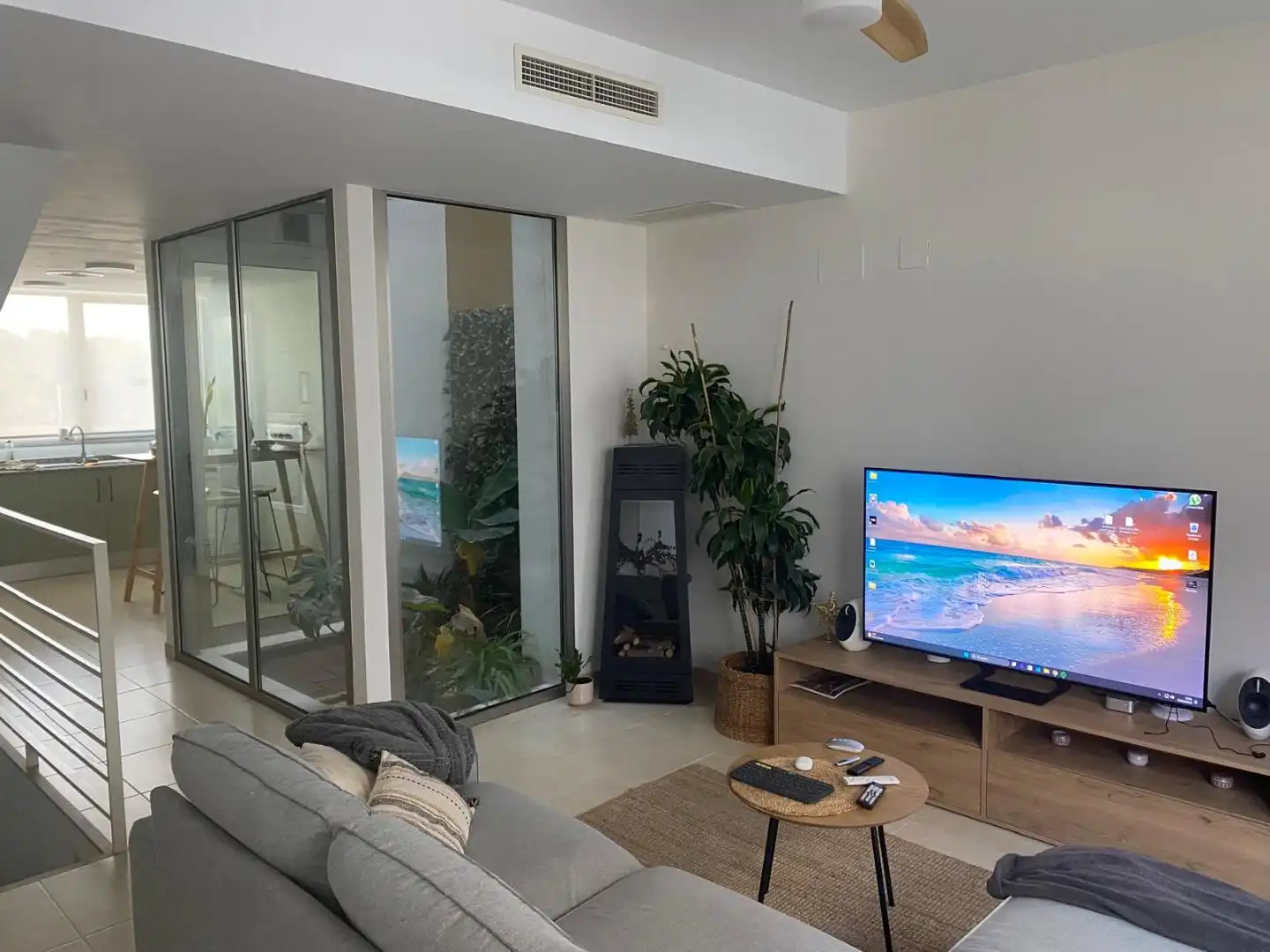 Einfamilien-Reihenhaus zum Verkauf in Calle Hiedra, 15, Núcleo Urbano Wohnzimmer von Einfamilien-Reihenhaus zum Verkauf in La Pobla de Vallbona mit Klimaanlage, Terrasse und Balkon