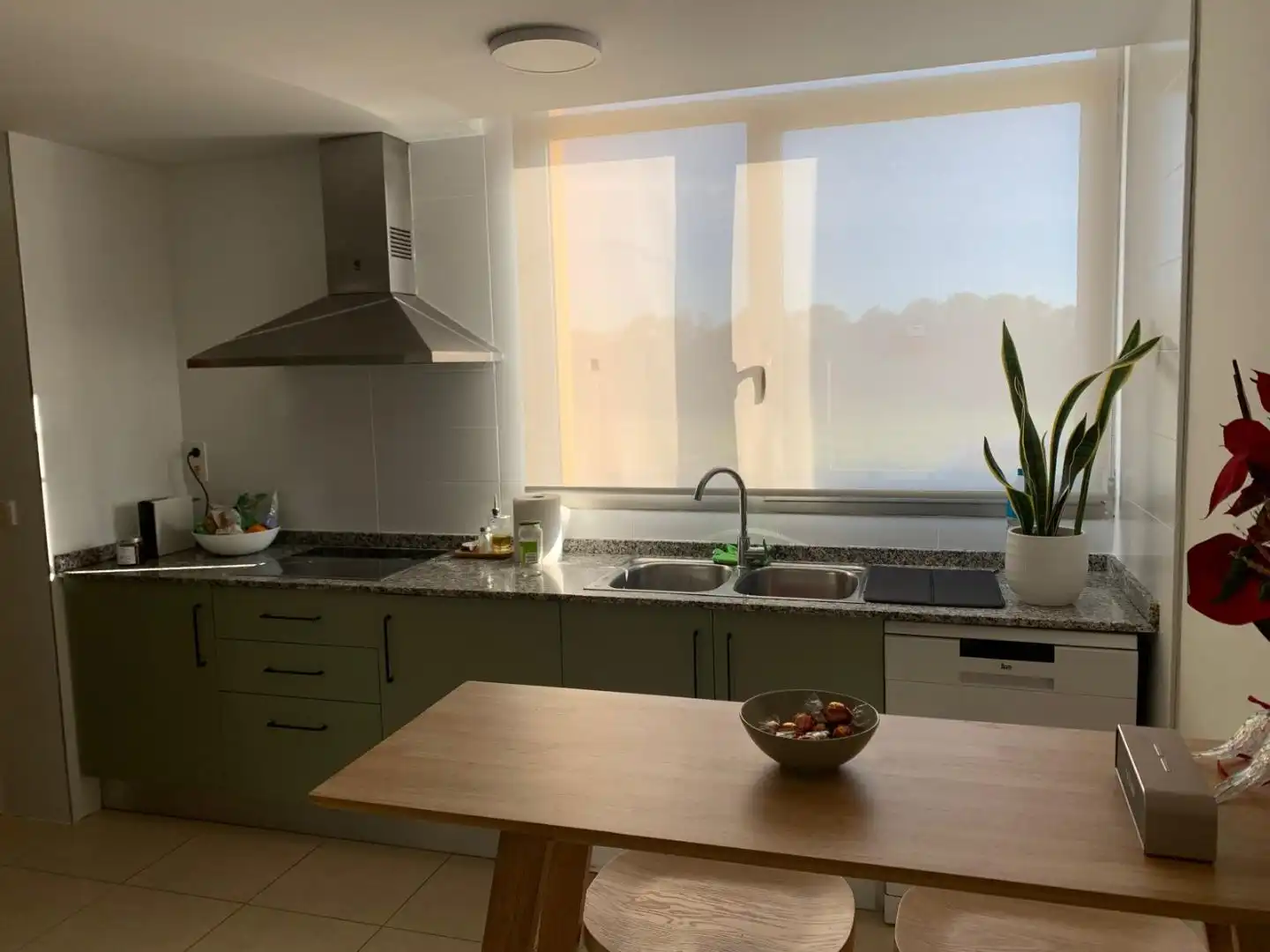 Einfamilien-Reihenhaus zum Verkauf in Calle Hiedra, 15, Núcleo Urbano Küche von Einfamilien-Reihenhaus zum Verkauf in La Pobla de Vallbona mit Klimaanlage, Terrasse und Balkon