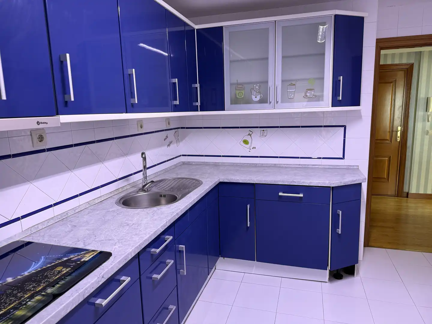 Piso de alquiler en Calle de Castilla y León, 5, Hervencias Altas - El Pinar Cocina de Piso de alquiler en Ávila con Calefacción, Jardín privado y Parquet